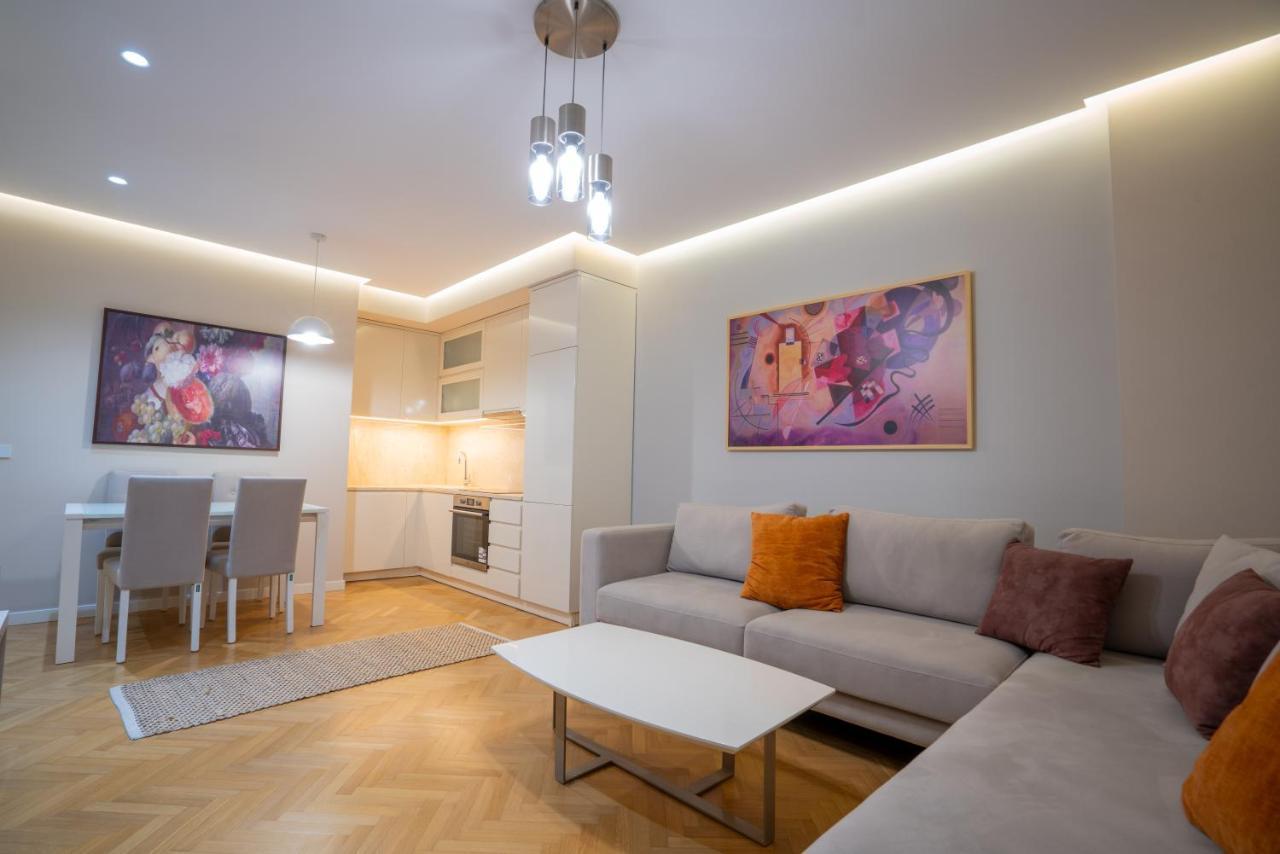 Center Tirana Liv Apartment Buitenkant foto
