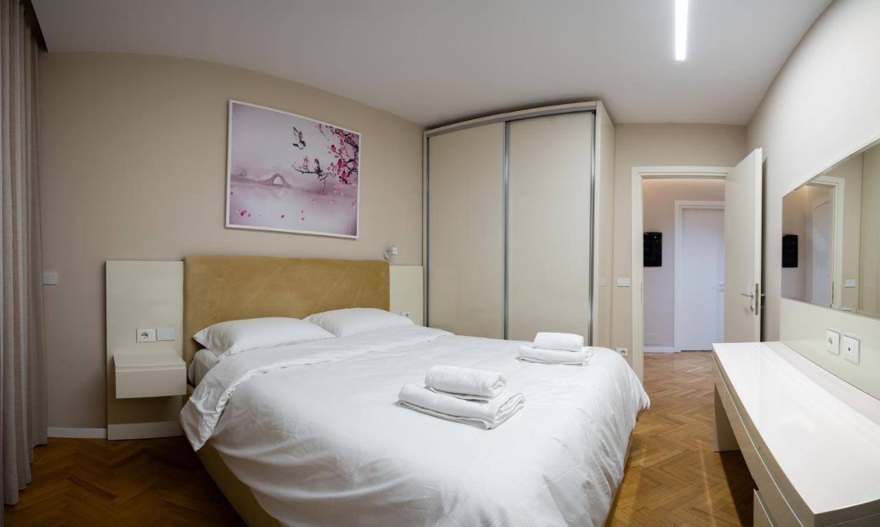Center Tirana Liv Apartment Buitenkant foto