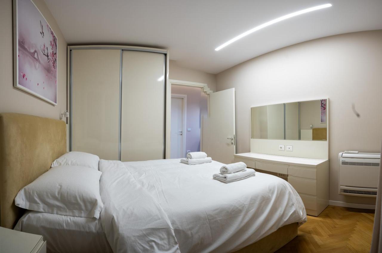 Center Tirana Liv Apartment Buitenkant foto