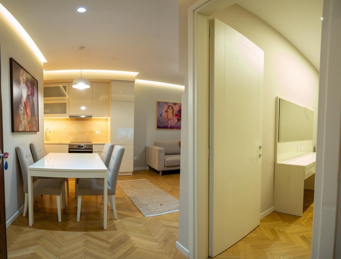 Center Tirana Liv Apartment Buitenkant foto