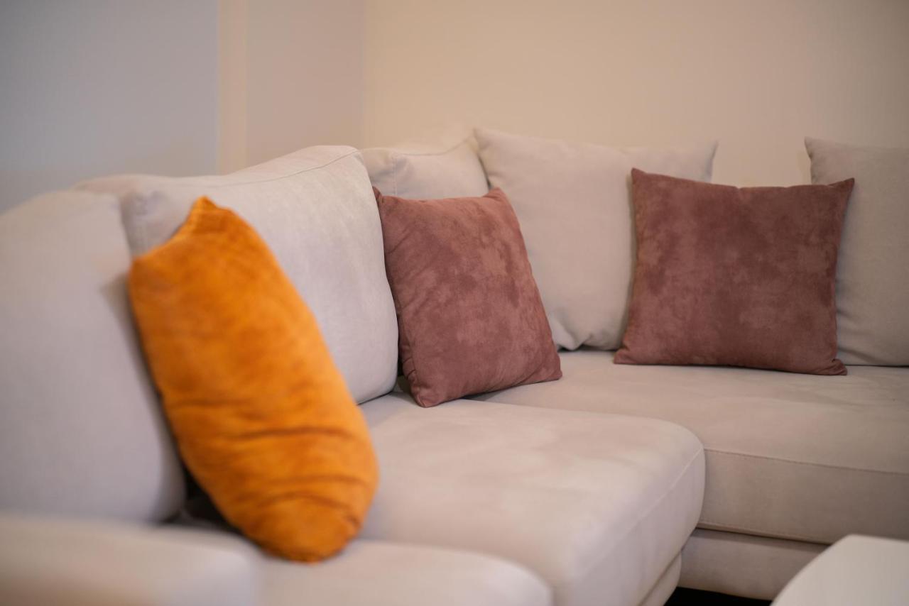 Center Tirana Liv Apartment Buitenkant foto